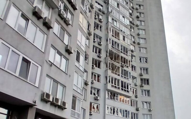 Ворог влучив дроном по житловому будинку у Дарницькому районі Києва