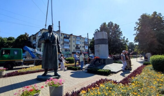 У Полтаві демонтували пам&#8217;ятник радянському генералові Зигіну