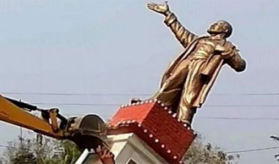 В Индии снесли памятник «террористу» Ленину