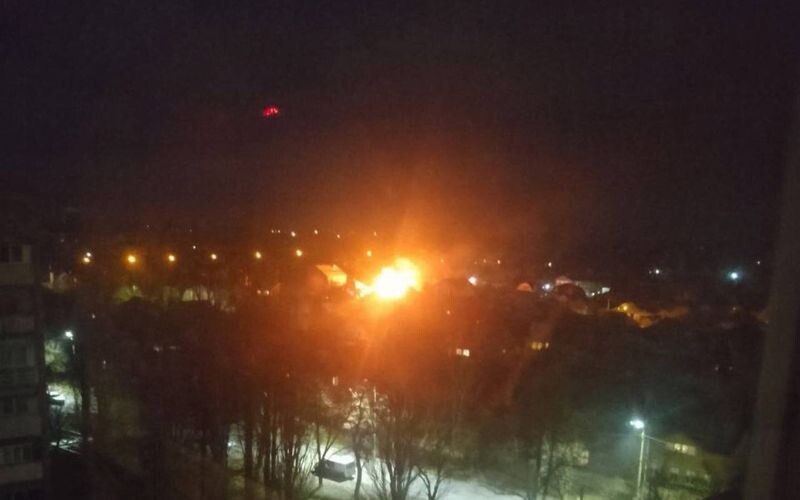 У Горлівці після потужного вибуху сталася пожежа