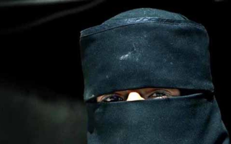 В Дании запретили головные уборы, скрывающие лицо