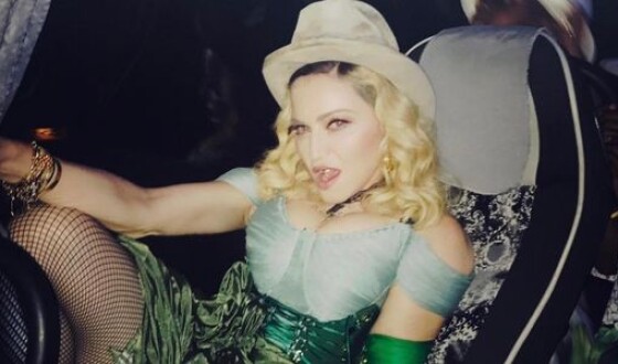 Мадонна продемонстрировала неприличную манеру в рекламе своей косметики