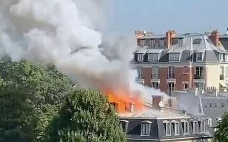 У Парижі вигоріло вщент посольство Італії