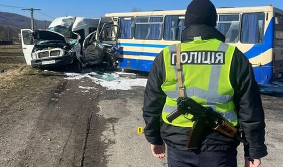 На Прикарпатті зіткнулися рейсові автобуси: є загиблі
