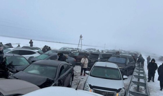 У Казахстані у масштабній ДТП зіткнулись близько сотні автомобілів