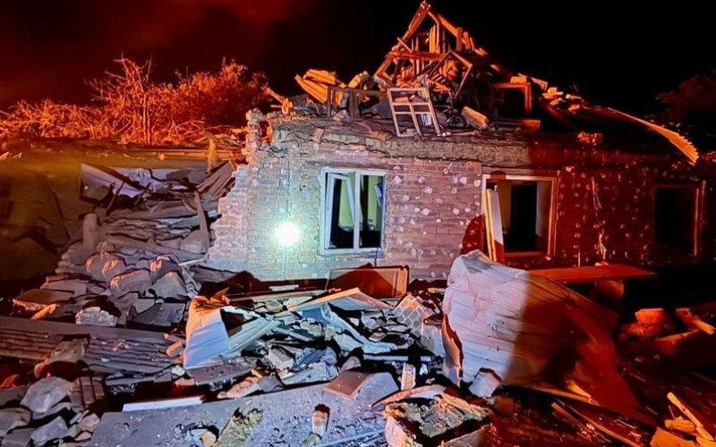У Дніпрі шукають можливих заблокованих під завалами після удару КАБами
