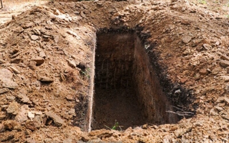 У місті Дніпрі викопали 600 могил для можливих жертв COVID-19