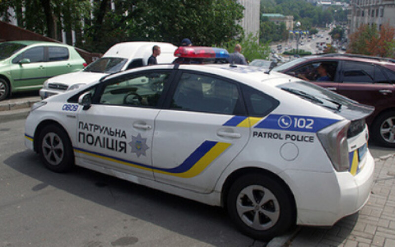У Києві чиновник ховався від поліції в кущах