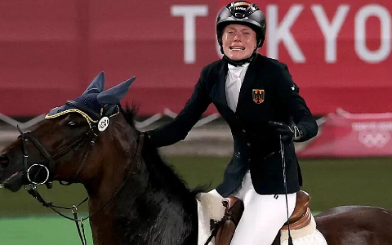 Учасницю Олімпіади з Німеччини звинуватили у жорстокому поводженні з конем