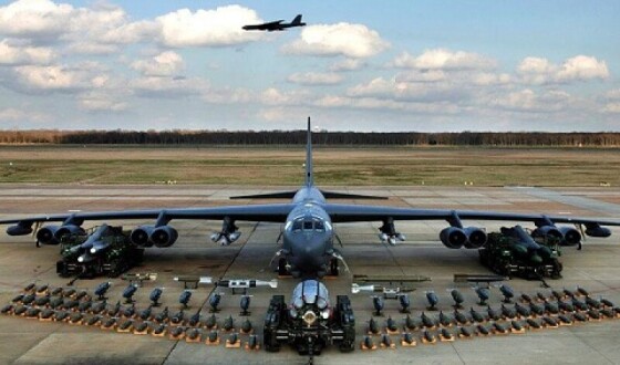 Бомбардувальники США перекинуті до Європи після припинення участі Росії у ДСНО
