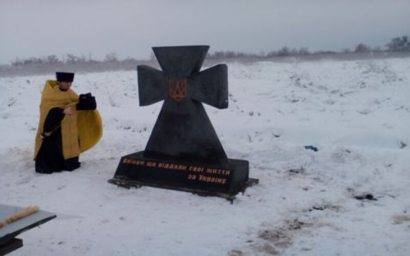 В Украине установили новый памятник погибшим защитникам