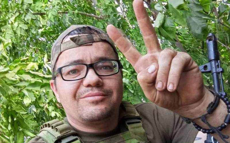 Британець, який воює за Росію, хвалиться медаллю за «знищення українців»
