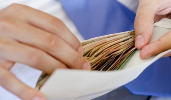 В Україні понад 50% робітників одержують зарплату в конверті