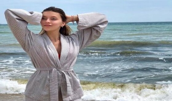 Регина Тодоренко в пижаме вышла на пляж