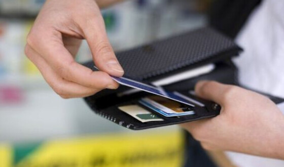 Українські банки ретельніше перевірятимуть карткові оплати клієнтів