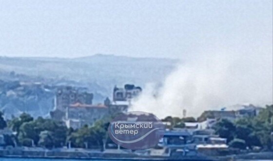У Севастополі пролунав вибух: севастопольську бухту огорнув дим