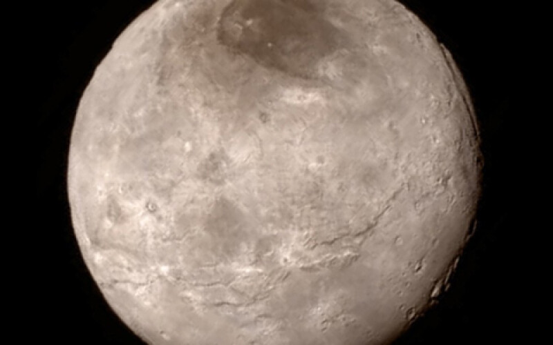 На Плутоне нашли следы древних ледников из азота