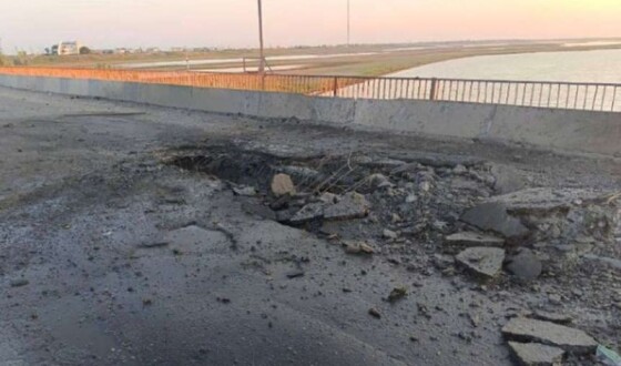 Росіяни повідомляють про черговий удар по Чонгарському мосту