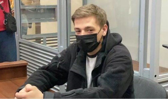 Суд заарештував на 60 діб 19-річного Микиту Губського, який побив фотокореспондента