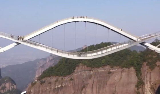 У Китаї відкрили 140-метровий міст