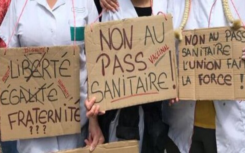 У Франції відбуваються протести проти введення ковід-паспортів
