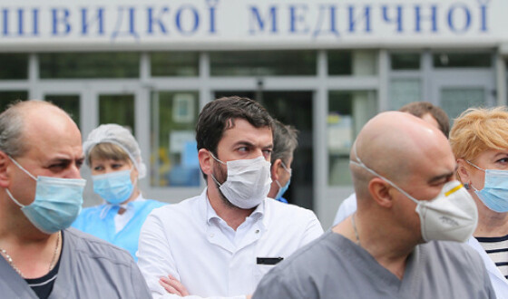 В Україні працівники швидкої допомоги вийшли на мітинг