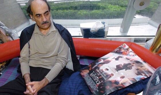Помер легендарний іранець, який прожив 18 років у аеропорту Парижа