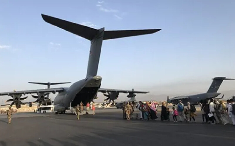 У Франції повідомили про захоплення талібами частини аеропорту в Кабулі
