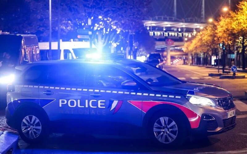 Французька поліція знайшла у спідній білизні громадян Тунісу коштовності на мільйони євро
