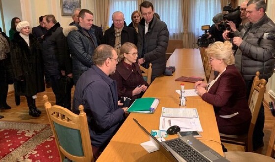 Юлія Тимошенко подала документи до ЦВК