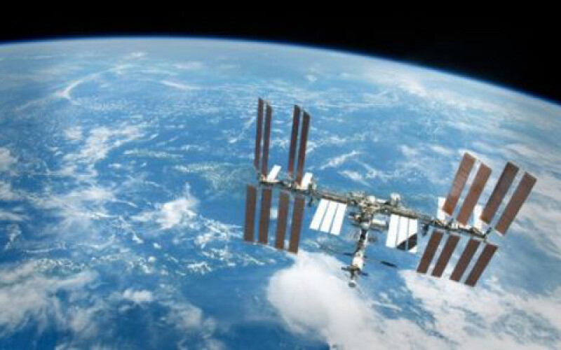 На МКС экипаж изолируется из-за утечки воздуха