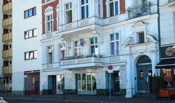 Власниця берлінського готелю, в якому влада розміщувала біженців та безпритульних, заробила мільйони євро