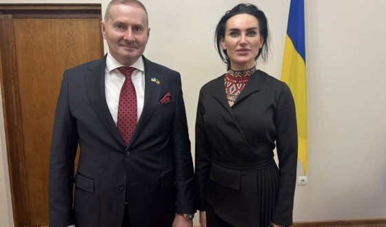 Бізнесмен Скрипковський презентував Послу України в Республіка Болгарія марку Укрпошти