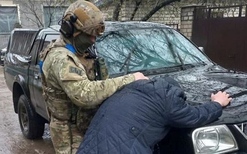 СБУ затримало колаборанта, який допомагав рф перекидати військові ешелони в Україну