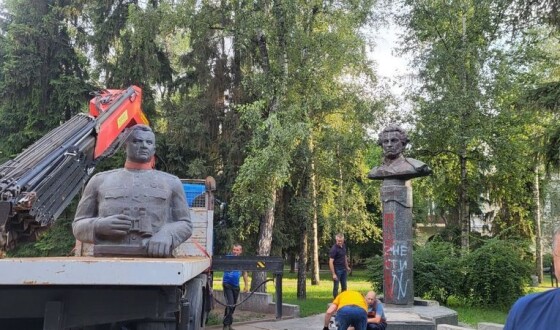 У Полтаві демонтували пам&#8217;ятники Ватутіну та Пушкіну