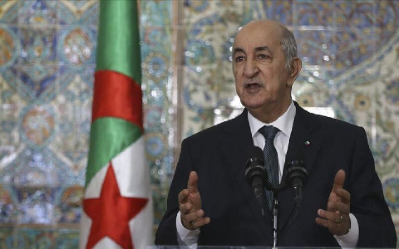 Зник на місяць: жителі Алжиру хвилюються за президента