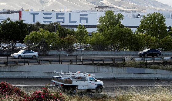 На заводі Tesla в Каліфорнії почалася пожежа