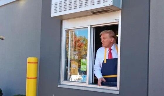 Дональд Трамп насипав картоплю відвідувачам у ресторані McDonald&#8217;s