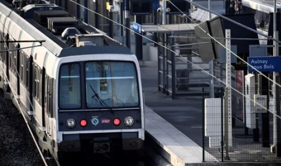 У Парижі чоловік із ножем напав на працівників вокзалу
