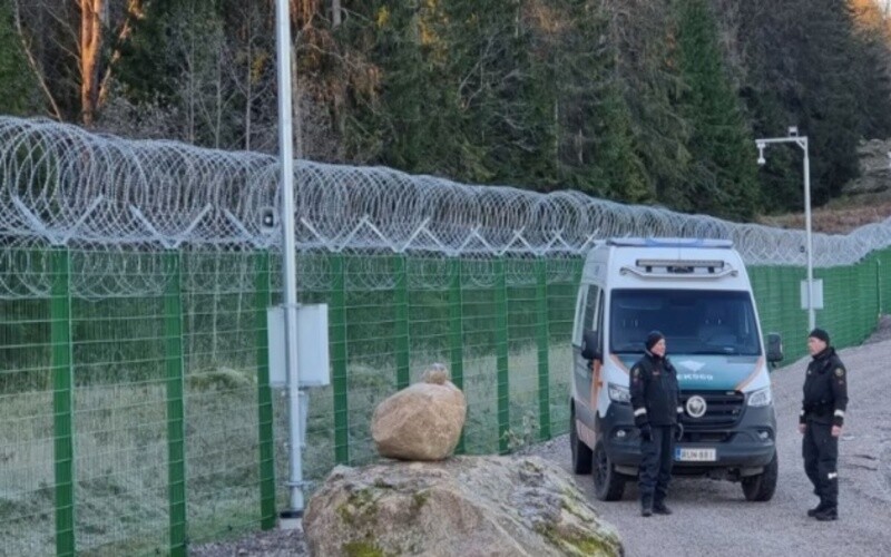 Фінляндія на кордоні з Росією завершила будівництво тестового паркану