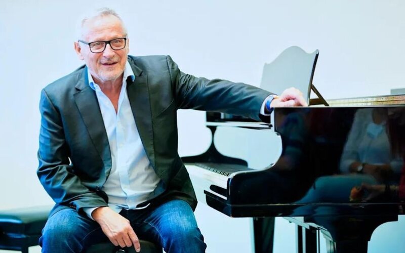 Німецький композитор Костянтин Веккер визнав відносини зі школяркою після нових звинувачень