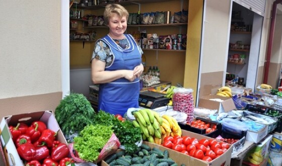 У Дніпрі продавчиня плювала водою на овочі, щоб надати їм «товарного вигляду»