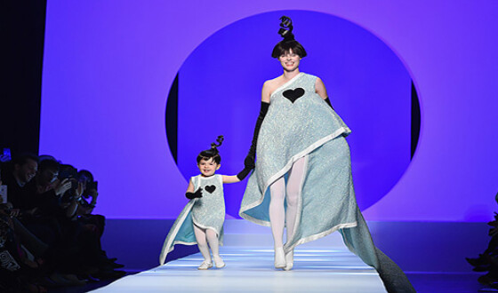 Двухлетняя дочь модели Коко Роша стала звездой. Видео