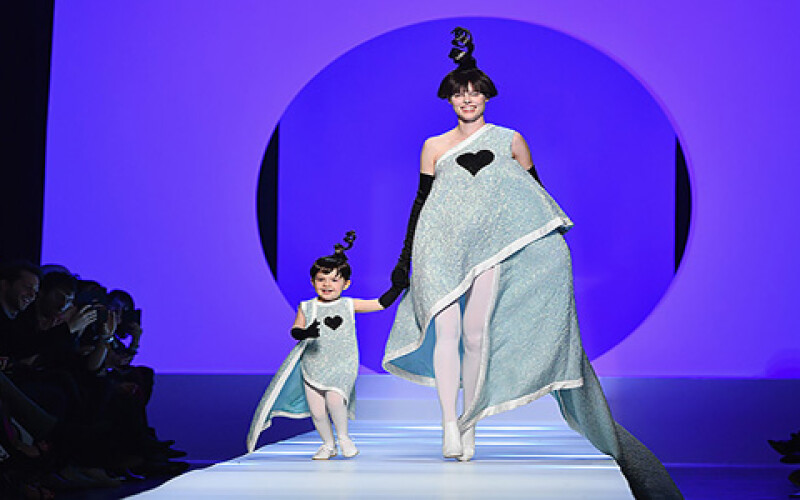 Двухлетняя дочь модели Коко Роша стала звездой. Видео