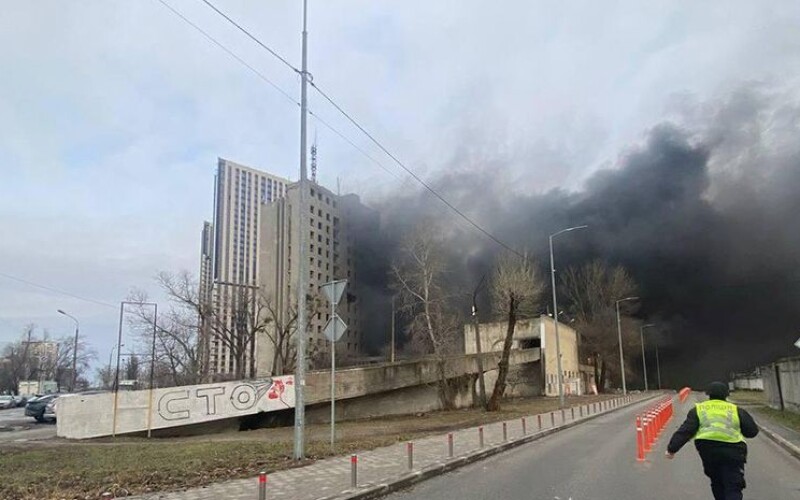 Рашисти завдали ракетних ударів по столиці: у Києві є перебої із світлом