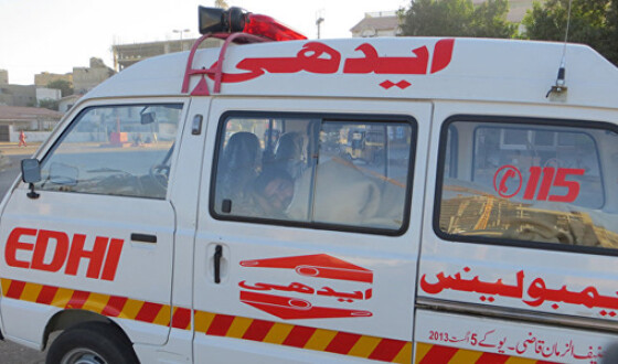 Вісім людей загинули на весіллі в Пакистані через наїзд автобуса