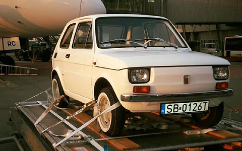 Поляки подарили актеру Тому Хэнксу «Малыша» Fiat 126p