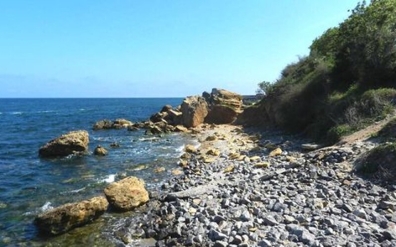 В Одесі дитина тікала від охоронця та розбилася об каміння на пляжі