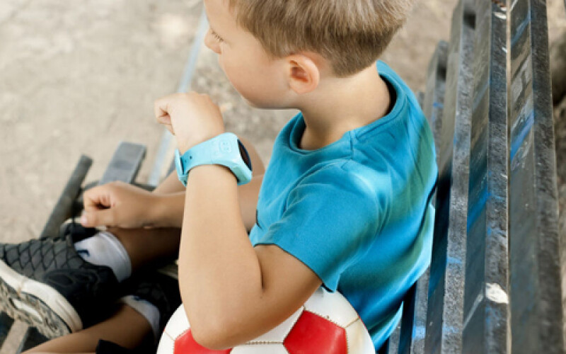 В Германии запретили детям носить «умные» часы