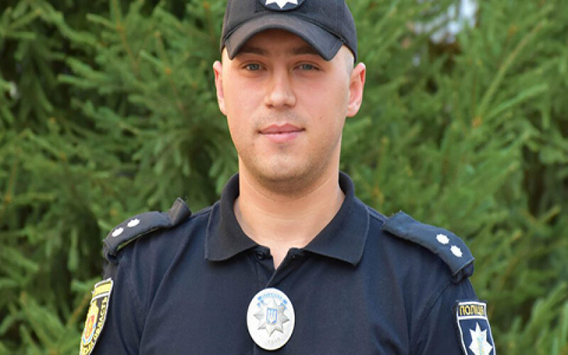 У Кропивницькому дільничний офіцер поліції врятував життя чоловіку
